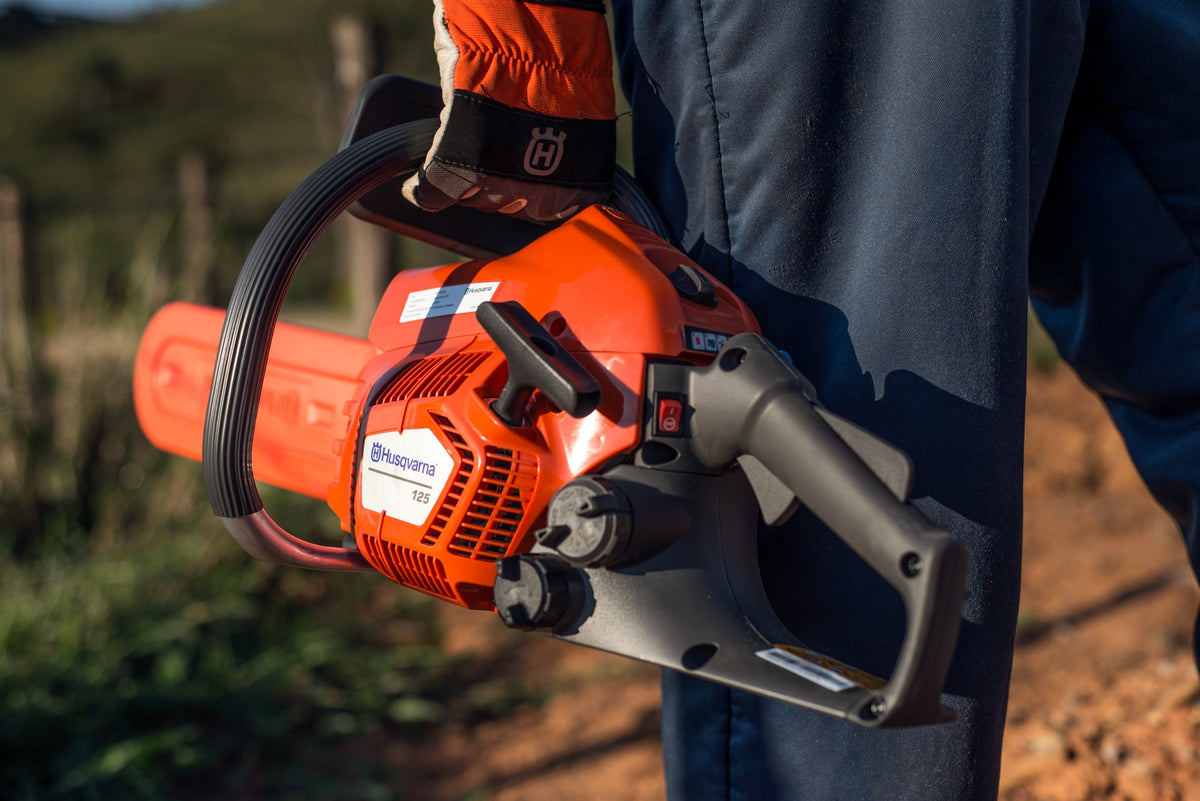 Motosierra Husqvarna 125 | Motosierra Liviana para Poda y Jardinería